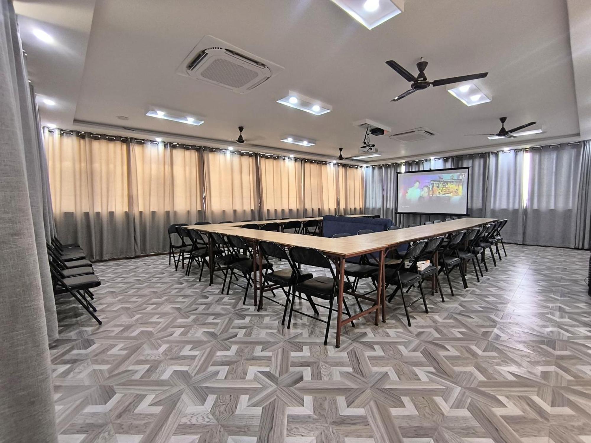 Hotel Peaceland Lumbini Buitenkant foto